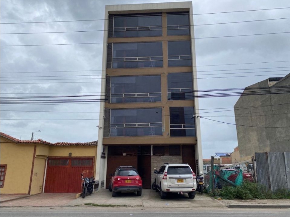 Vendo edificio con bodega y apartamentos modernos