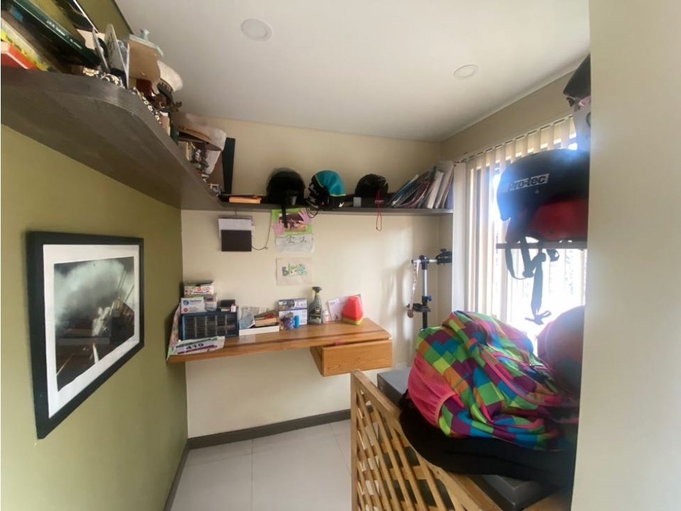 Vendo linda casa esquinera con zona verde