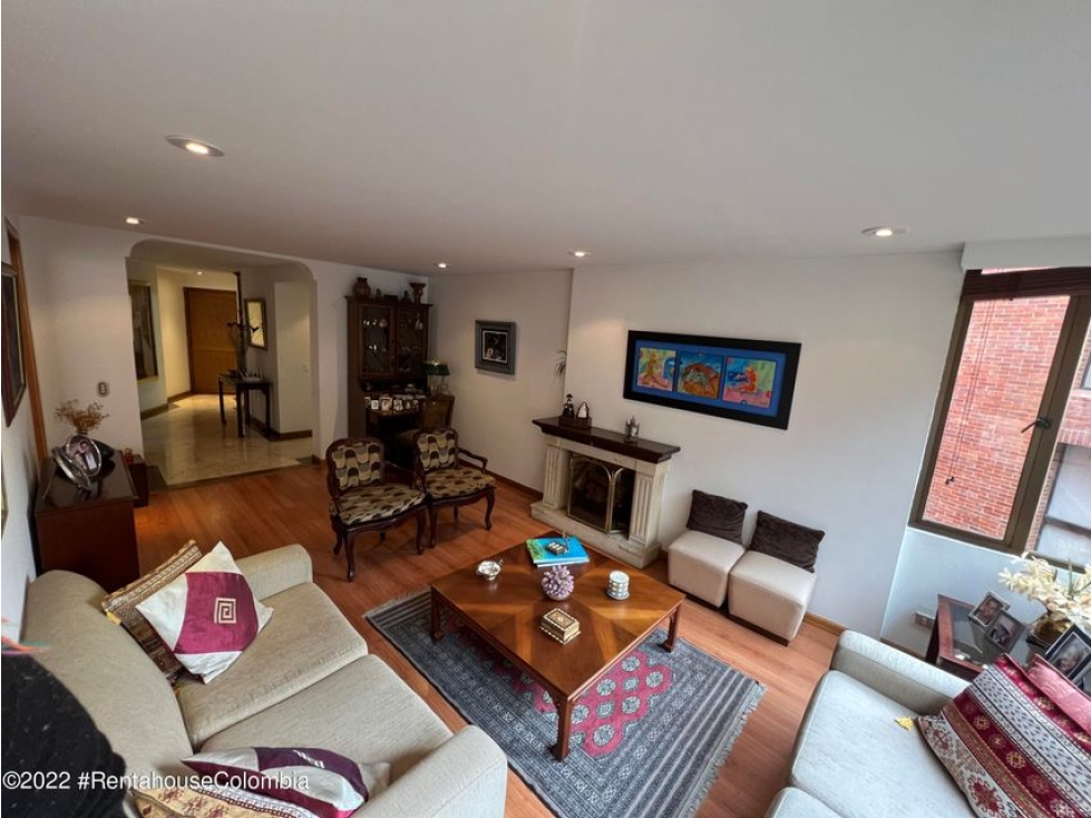 Apartamento en  Los Rosales(Bogota) RAH CO: 23-889