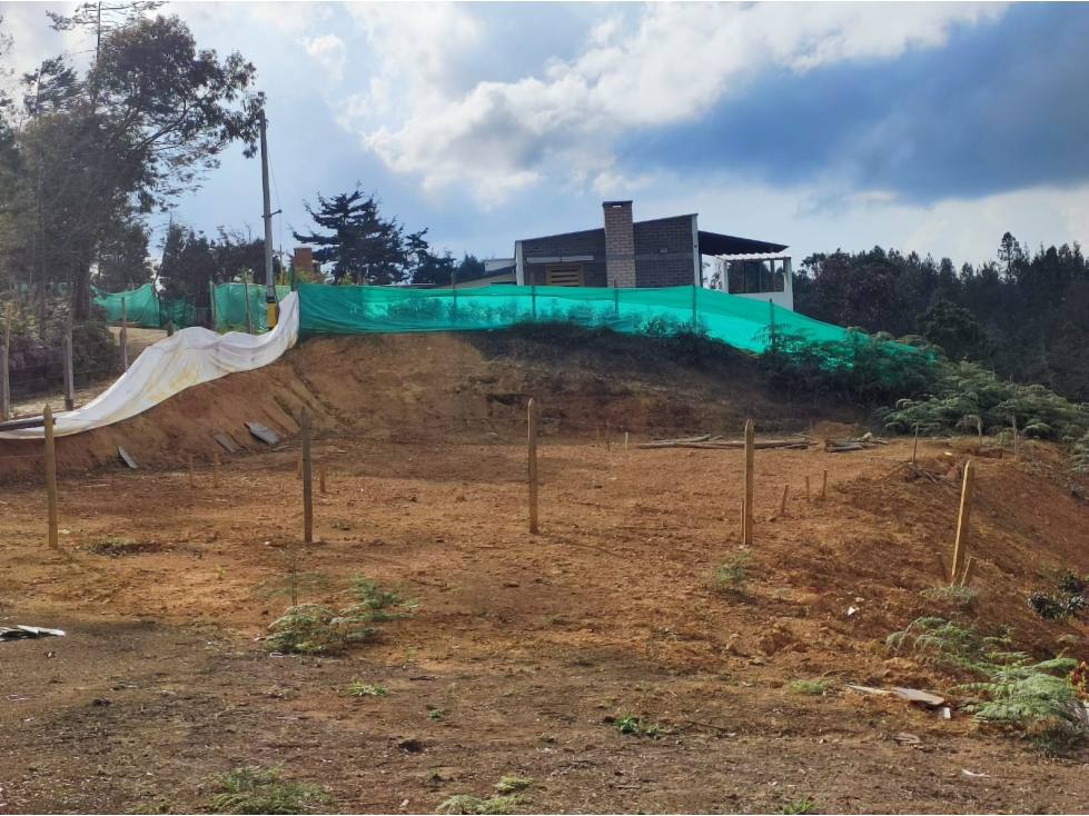 VENTA DE LOTE EN GUARNE - PIEDRAS BLANCAS