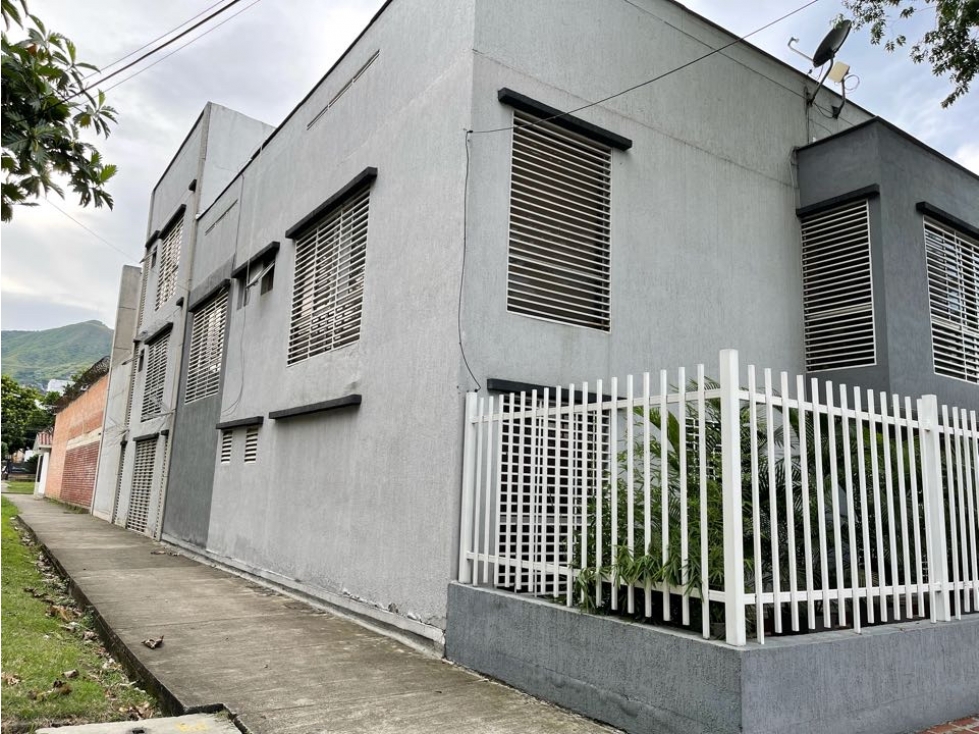 SE VENDE EDIFICIO EN LA FLORA ( MM)