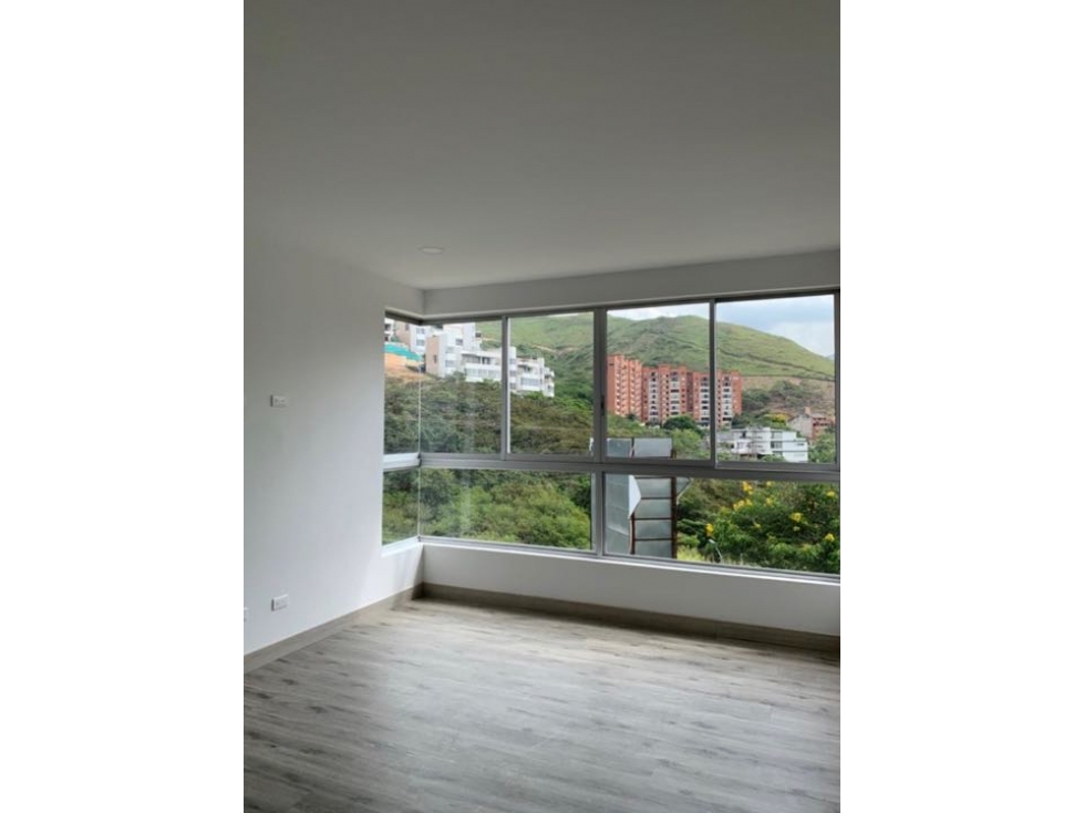 SE VENDE APARTAMENTO EN CRISTALES 4 PISO ( CV-MM)