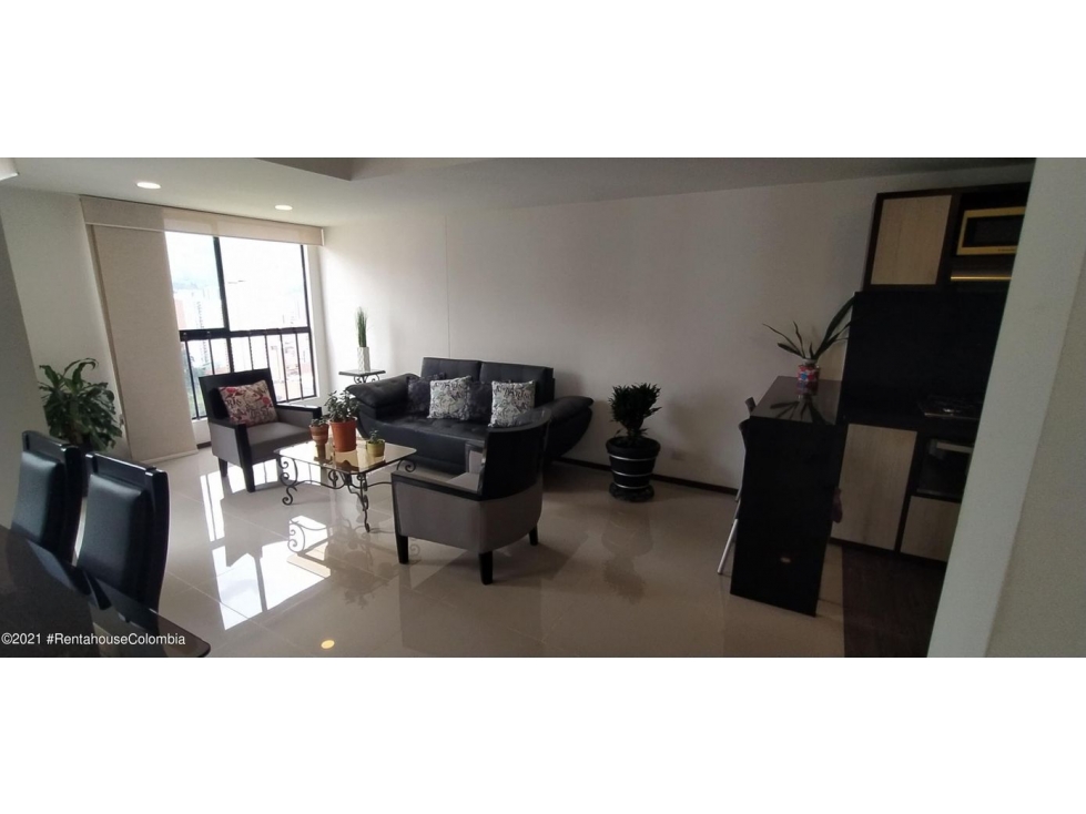 Apartamento en  Las Lomitas RAH CO: 23-1657