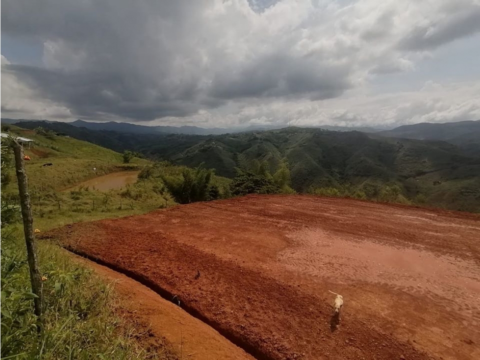 VENDO DOS EXCELENTES LOTES CON VISTA EN EL KM 40 CERCA AL CARMEN