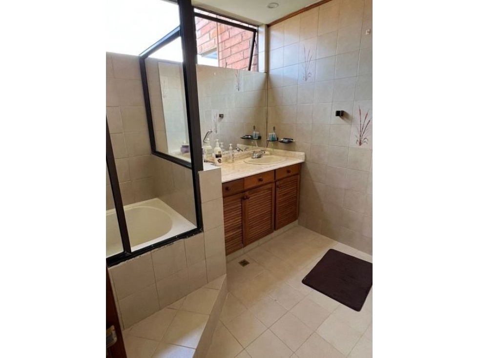 VENDO CONFORTABLE APARTAMENTO POBLADO AGUACATALA CW5213657(WM)