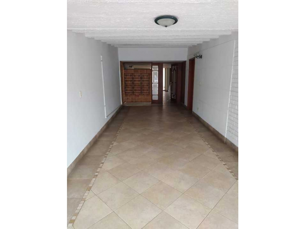 SE VENDE AMPLIA CASA EN LA FLORA C-DC W:6757280