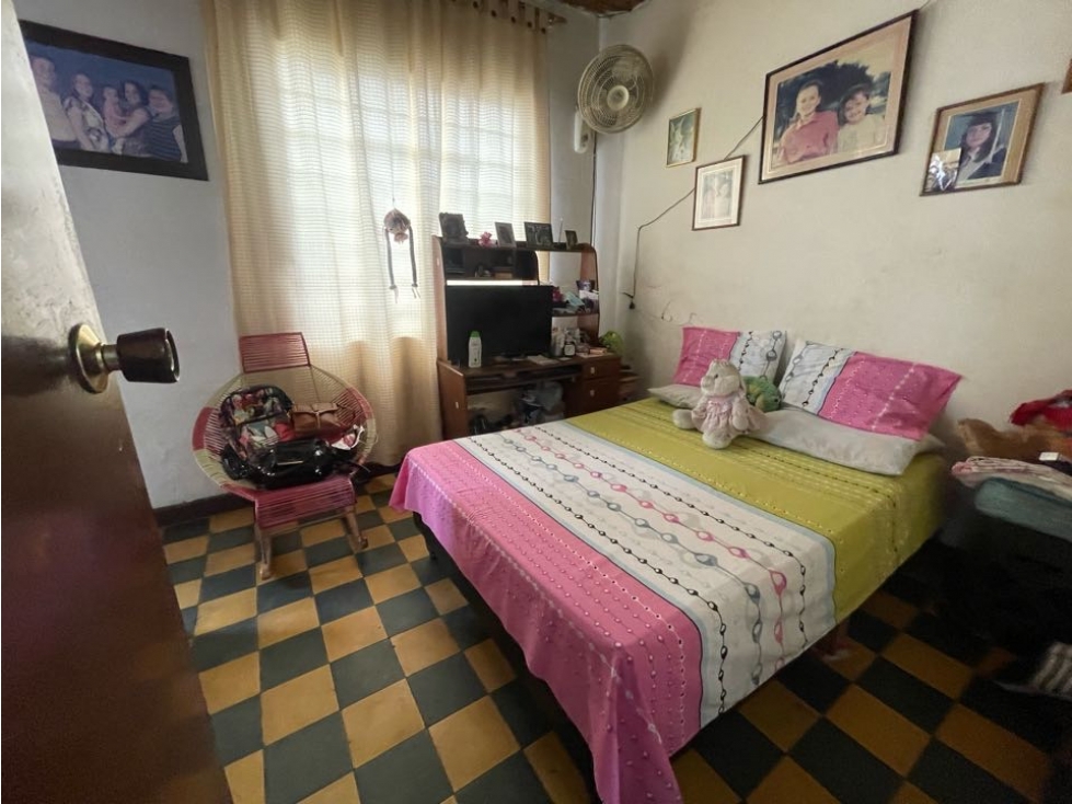 Se Vende Casa Lote esquinera Bretaña (K.T) CW: 6906097