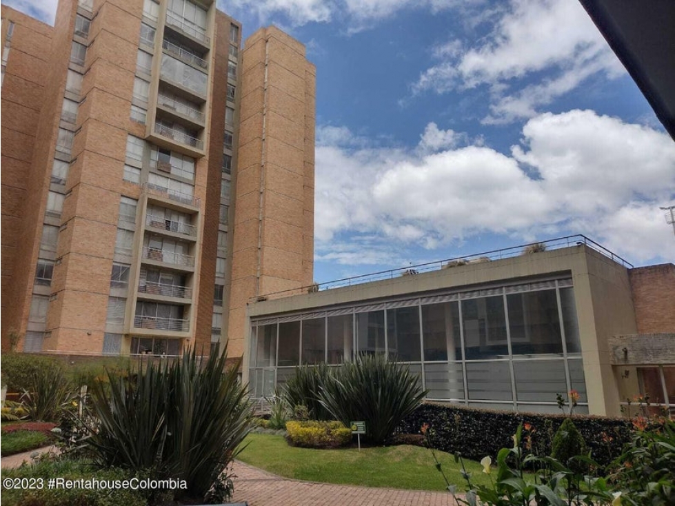 Apartamento en  Colina Campestre RAH CO: 24-810