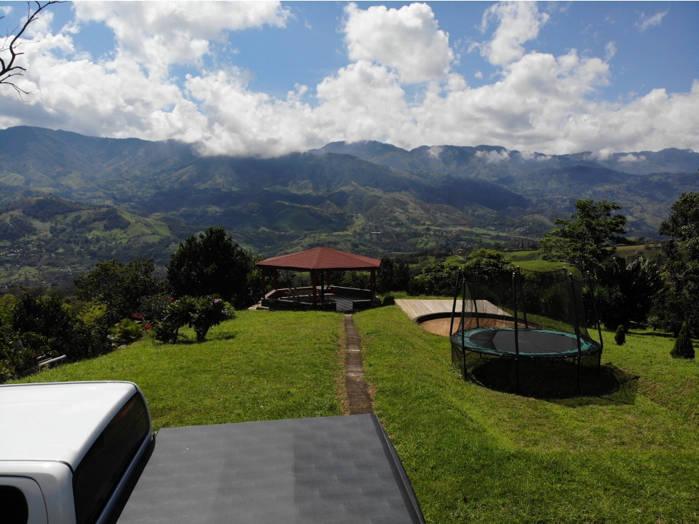 FINCA EN BARBOSA MUY BIEN UBUCADA, CON ESPECTACULAR VISTA