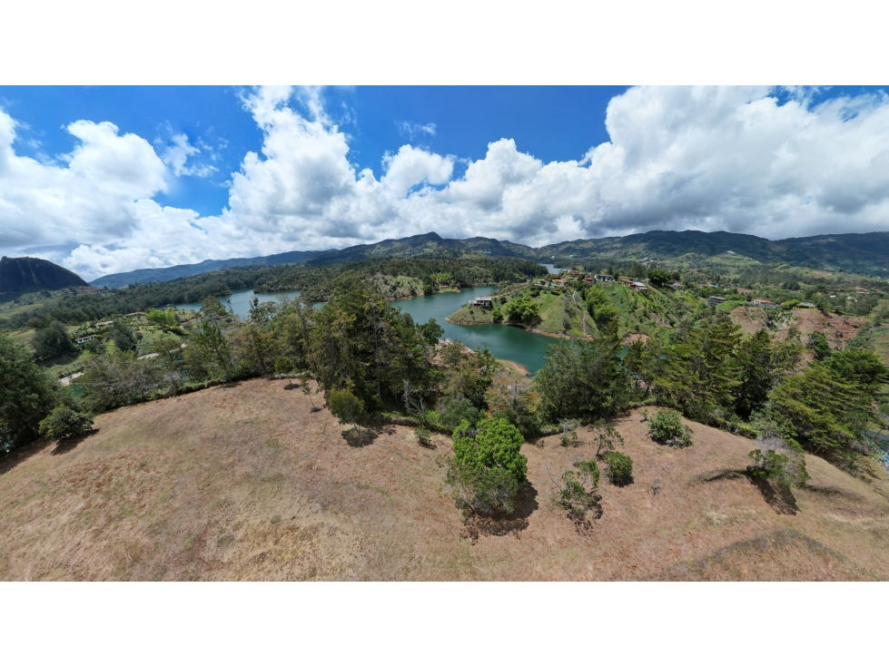 Hermosa vista panorámica piedra del peñól salida al embalse