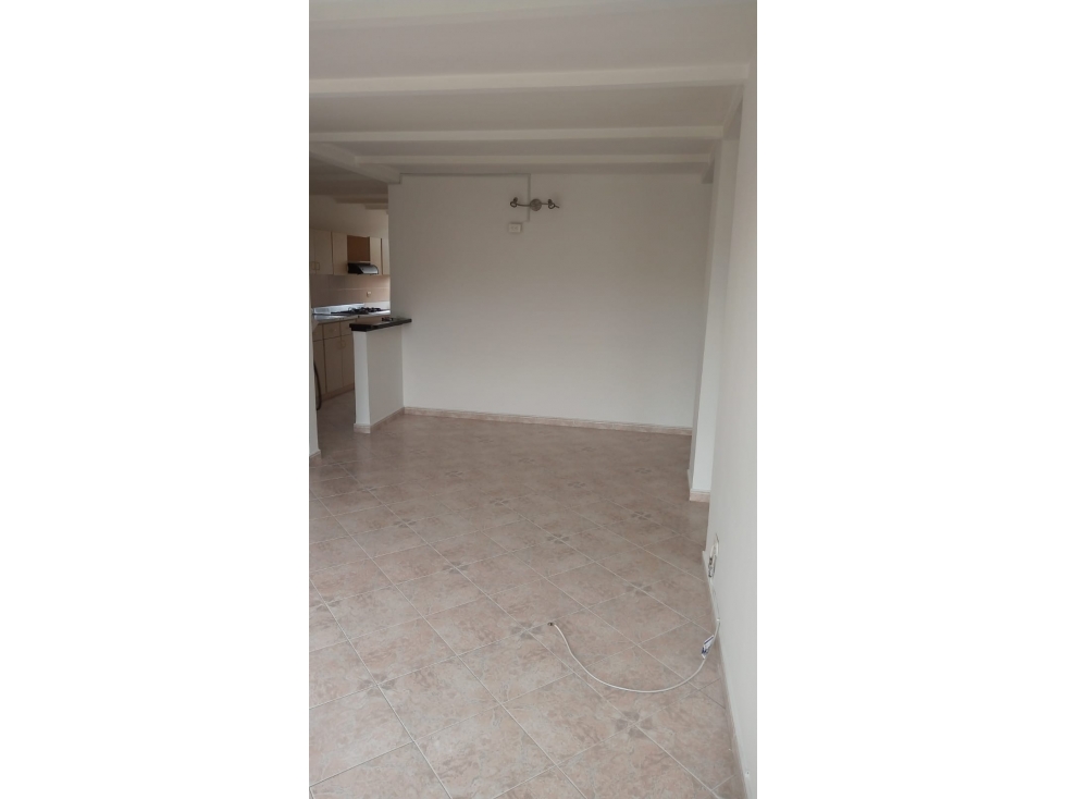 COMODO E ILUMINADO APARTAMENTO EN SECTOR MILAN - ENVIGADO