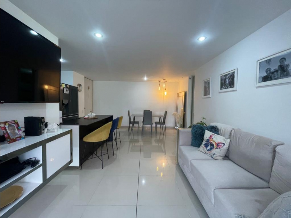 Vendo apartamento mas grande de esta unidad con amplia terraza