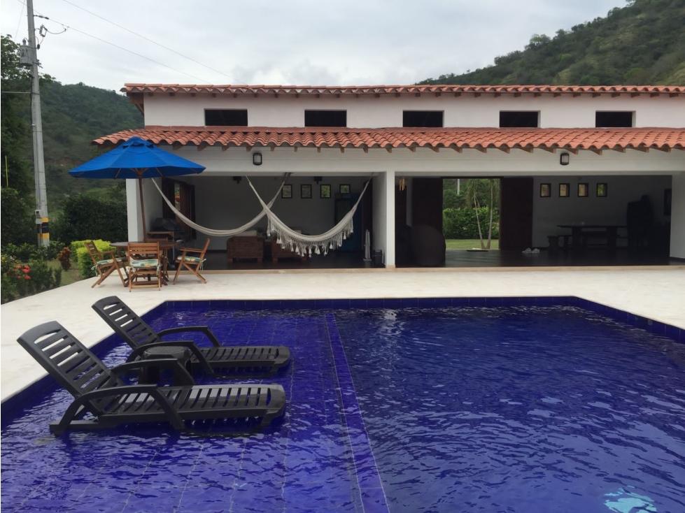 VENDO FINCA MODERNA Y INDEPENDIENTE EN SANTA FE DE ANTIOQUIA