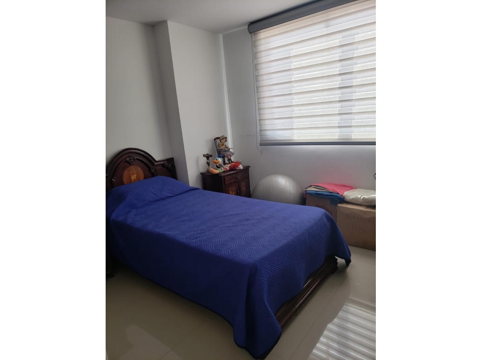 VENDO APTO 4TO PISO, UBICADO EN LAURELES-MEDELLIN