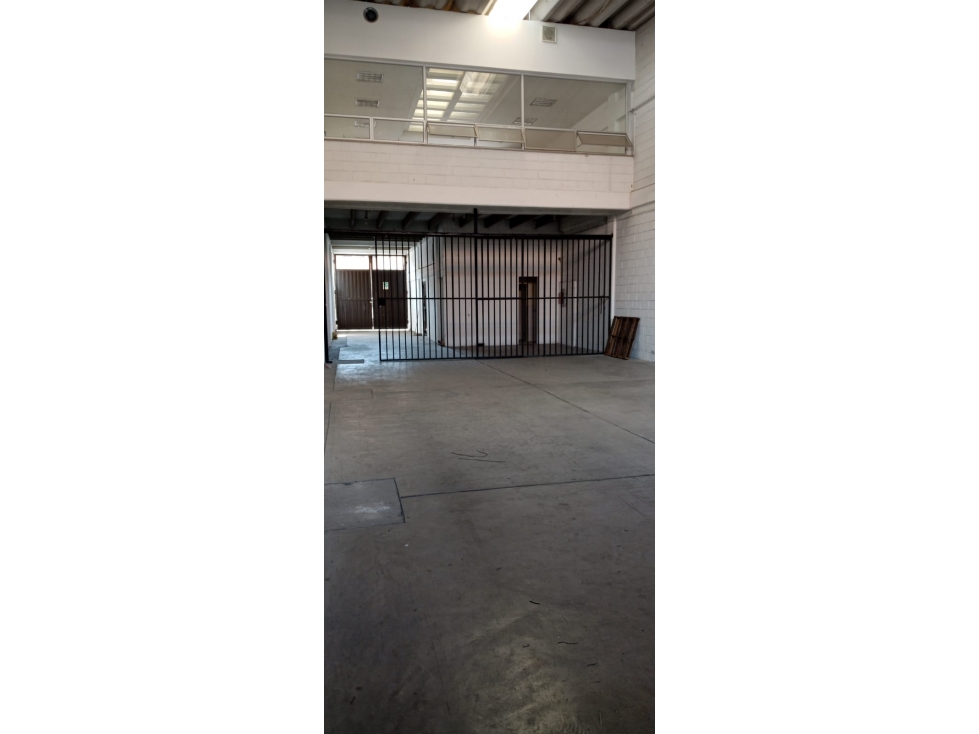 BODEGA FONTIBON 360 M2  PARQUE INDUSTRIAL