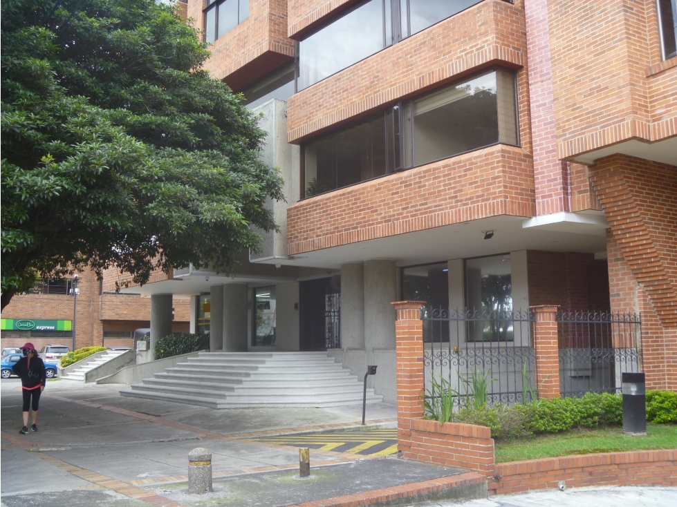 ARRIENDO OFICINA 44 M2 EN LA CAROLINA UNICENTRO PISO 3 EXTERIOR