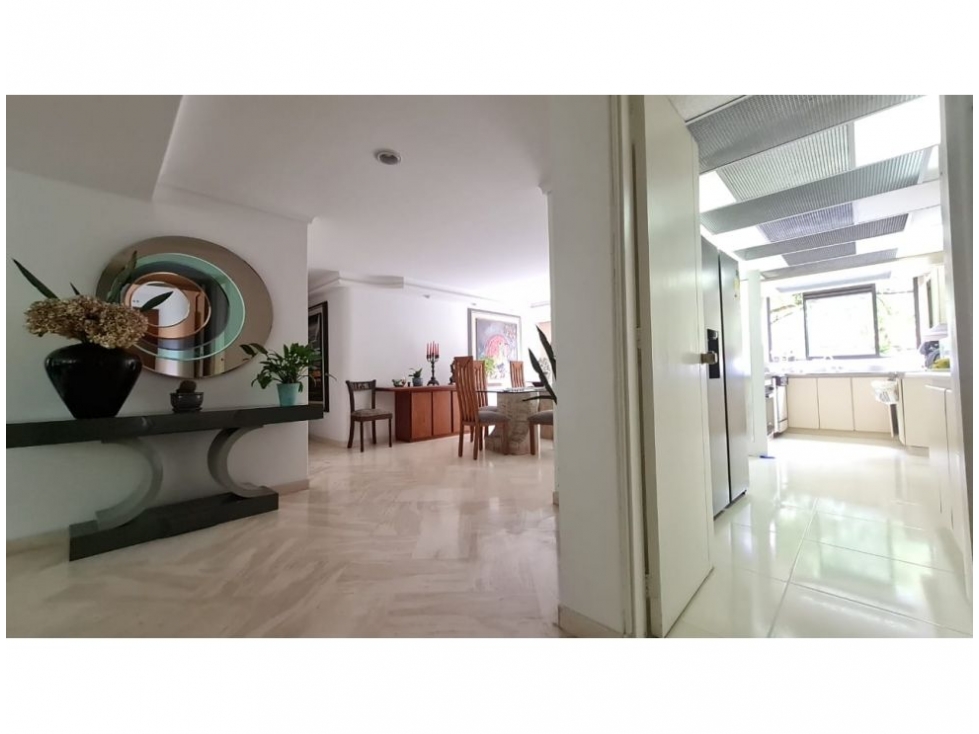 VENDO APARTAMENTO EN EL POBLADO, CERCA A LA CLINICA MEDELLIN