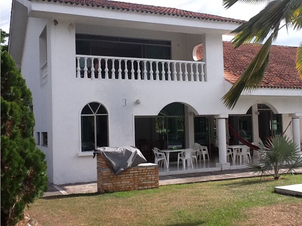 CASA EN VENTA EN ANAPOIMA 300 M2