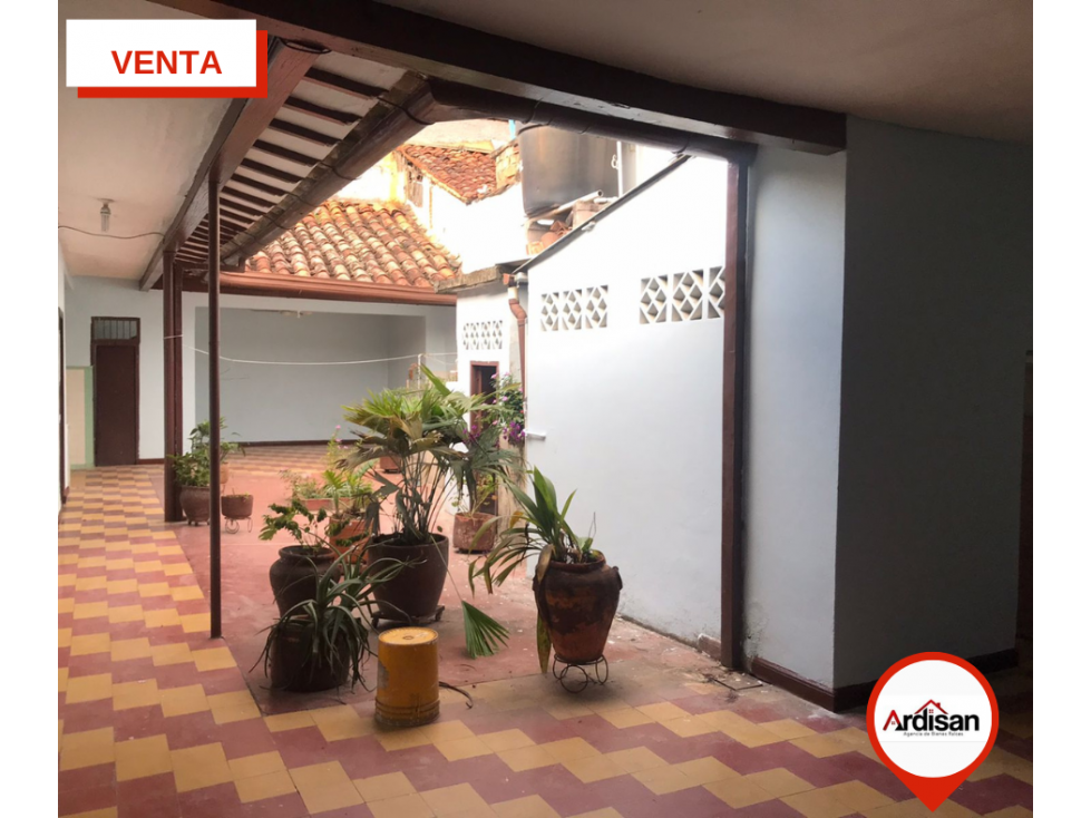 VENTA ó ARRIENDO - CASA COMERCIAL PLANA CENTRAL