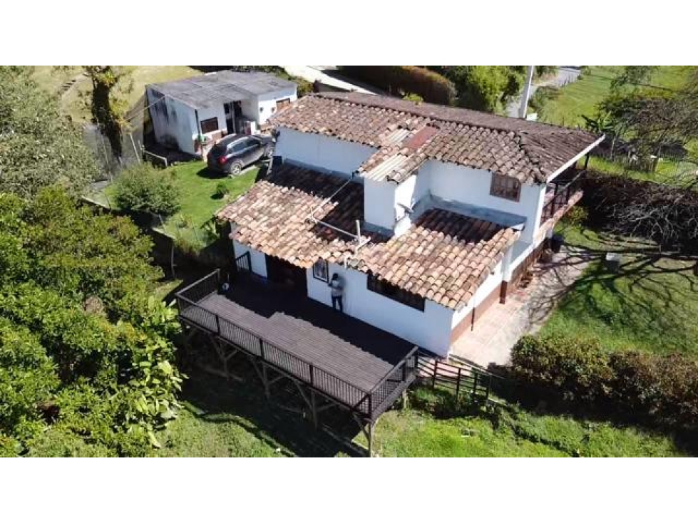 HERMOSA CASA FINCA EN VENTA EN RIONEGRO?