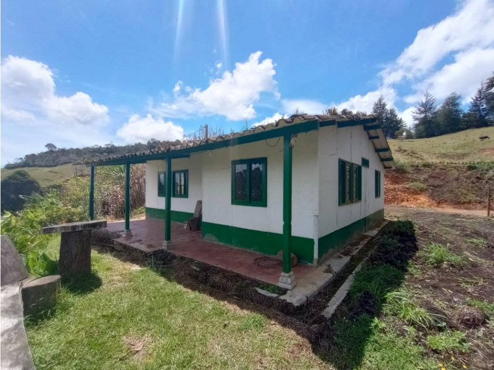 ENCANTADORA CASA CAMPESTRE EN VENTA EN MARINILLA