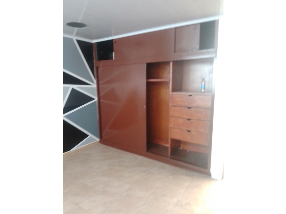 ARRIENDO AMPLIA CASA EN MODELIA  IDEAL PARA OFICINAS-INSTITUTOS-BODEGA