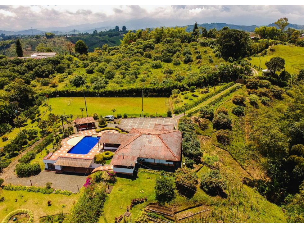 SE VENDE HERMOSA FINCA DE RECREO VIA A ARMENIA