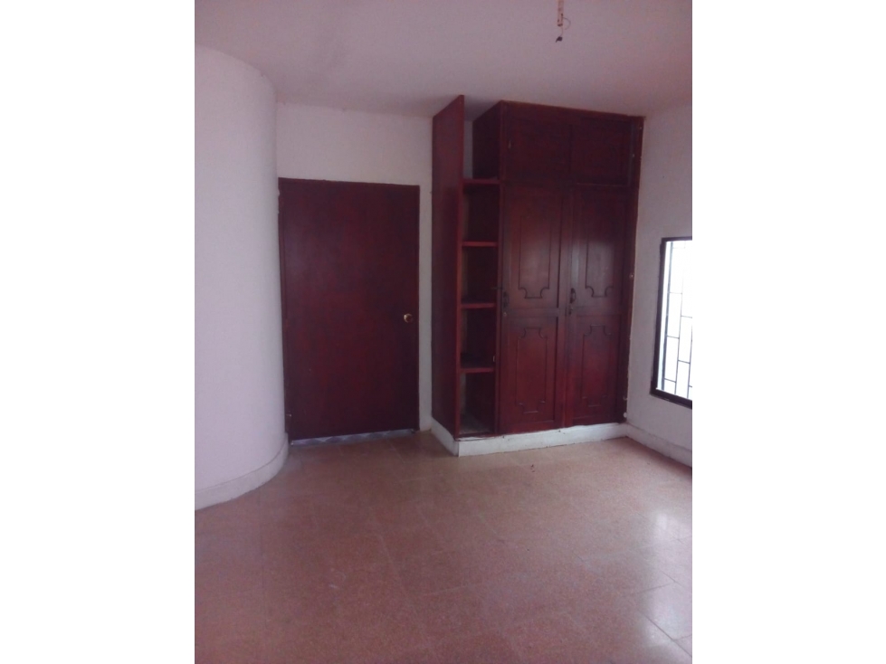 SE ARRIENDA CASA EN EL BARRIO LAURELES