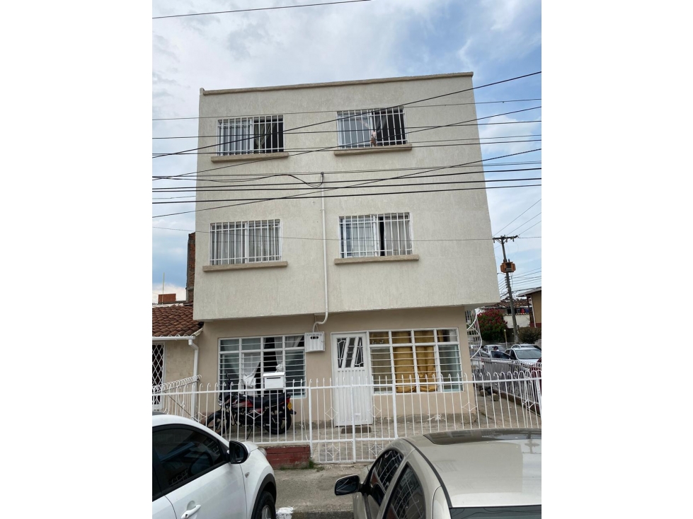 SE VENDE EDIFICIO EN NAPOLES