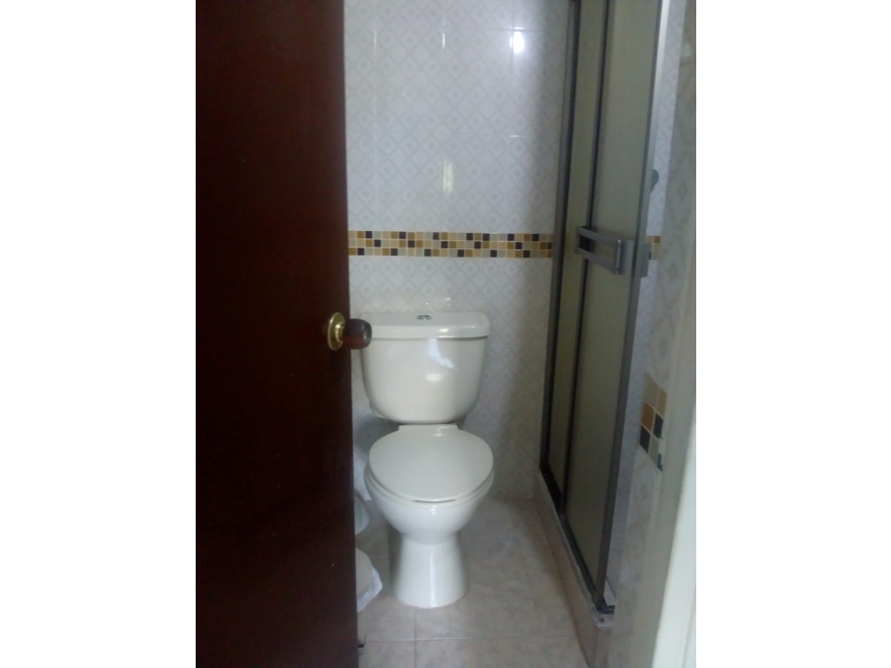 SE VENDE APARTAMENTO REMODELADO EN CRISTOBAL COLON EN PISO 3