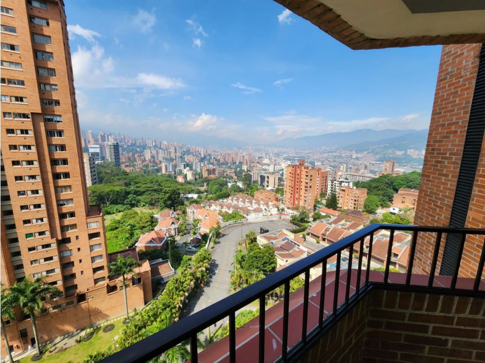 Vendo apartamento dúplex en El Poblado área 440 m2 en la av Palmas