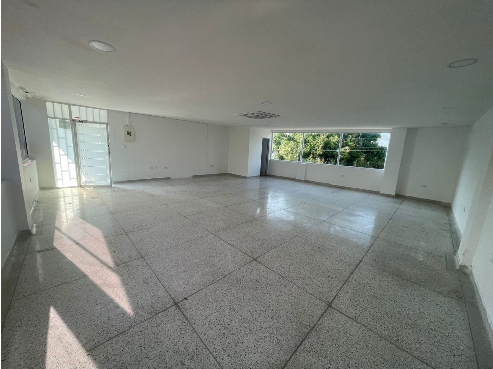 ARRIENDO EXCELENTE OFICINA EN PORVENIR.