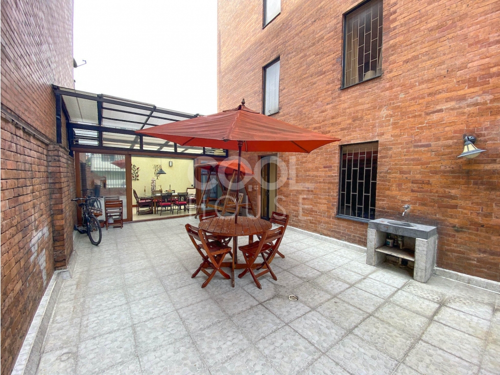 Apartamento con terraza en venta o arriendo en La Carolina