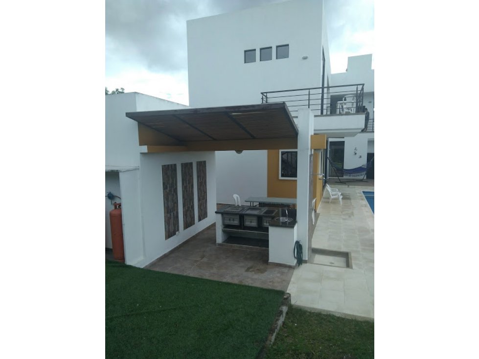 VENDO ESPECTACULAR CASA EN ANAPOIMA CON PISCINA