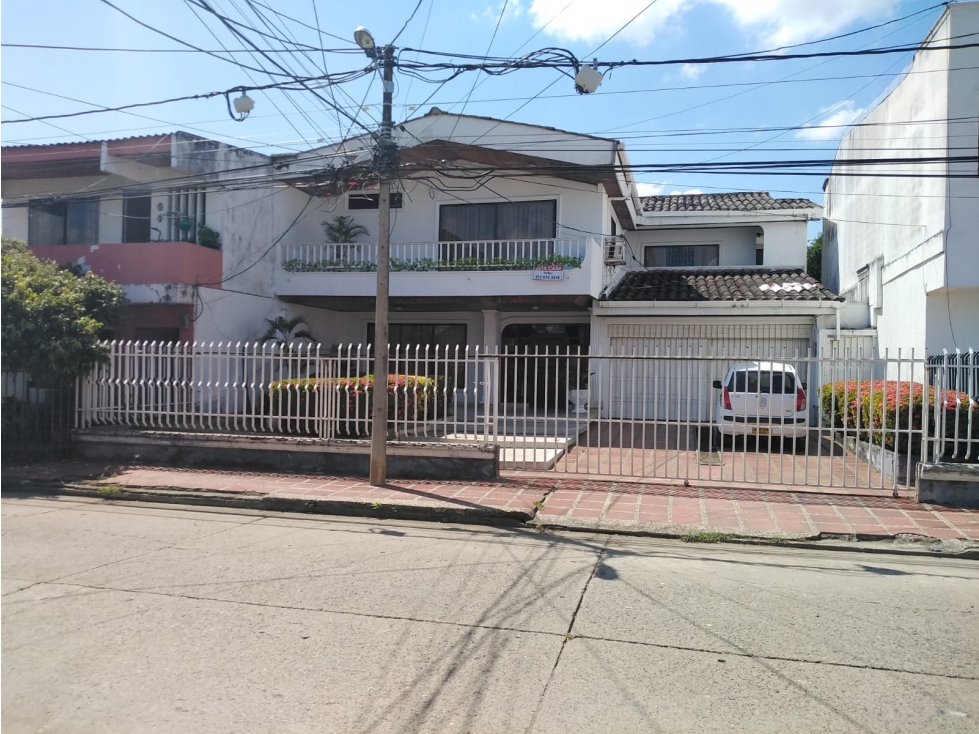 SE VENDE CASA EN EL CENTRO