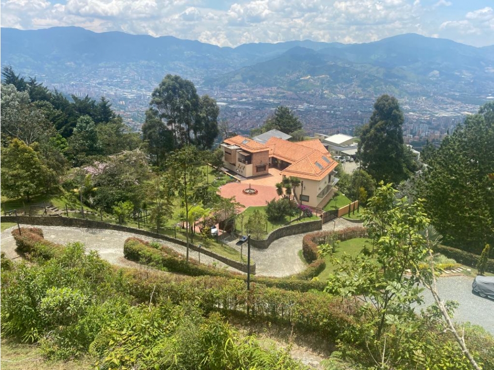 Espectacular Casa campestre en Las Palmas en unidad cerrada