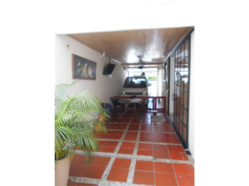 SE ARRIENDA - VENDE CASA COMERCIAL