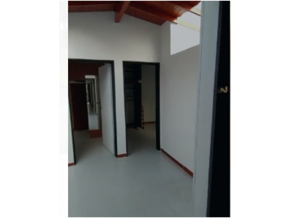 SE  VENDE  CASA   RIONEGRO, ANTIOQUIA   2° PISO