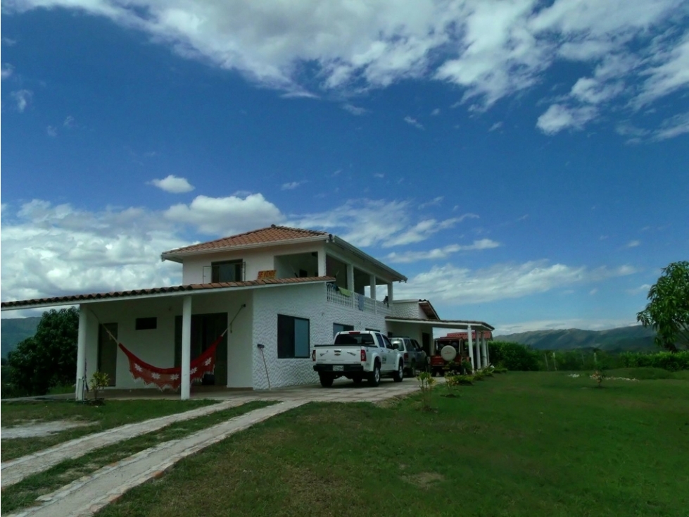 Vendo Hermosa Casa Finca Carmen de Apicala 2600 mtrs