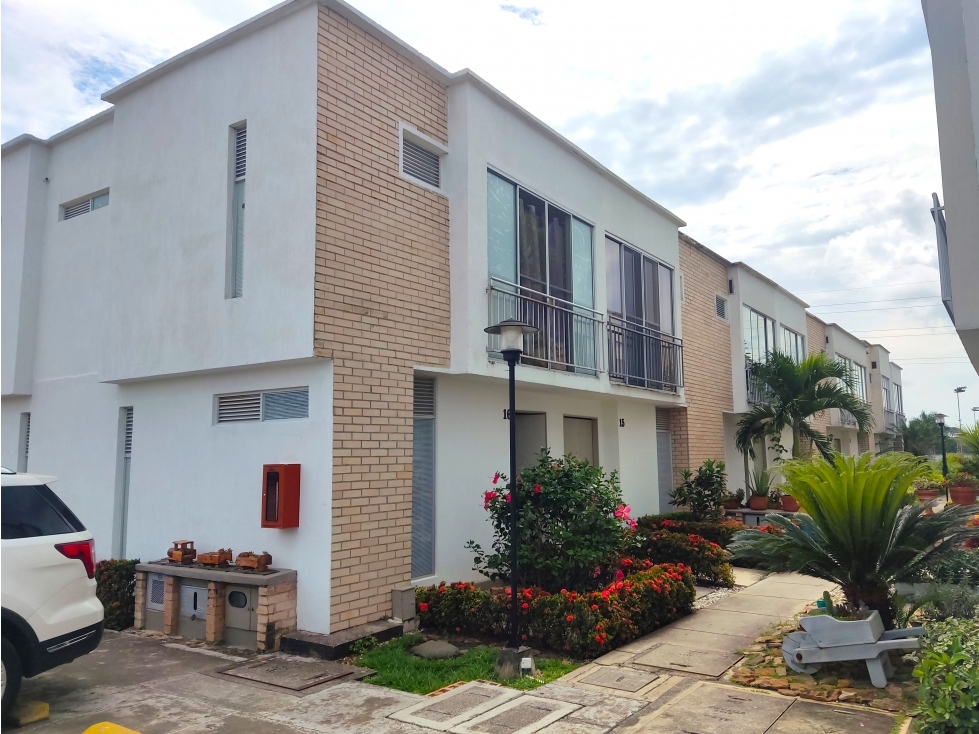 Vendo casa esquinera con 2 parqueadero en conjunto en Jamundí