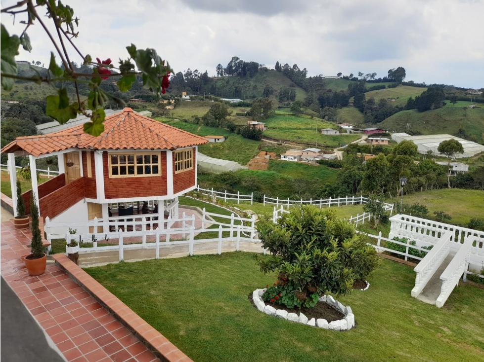 Finca Guarne, Cerca al Pueblo - Se Vende