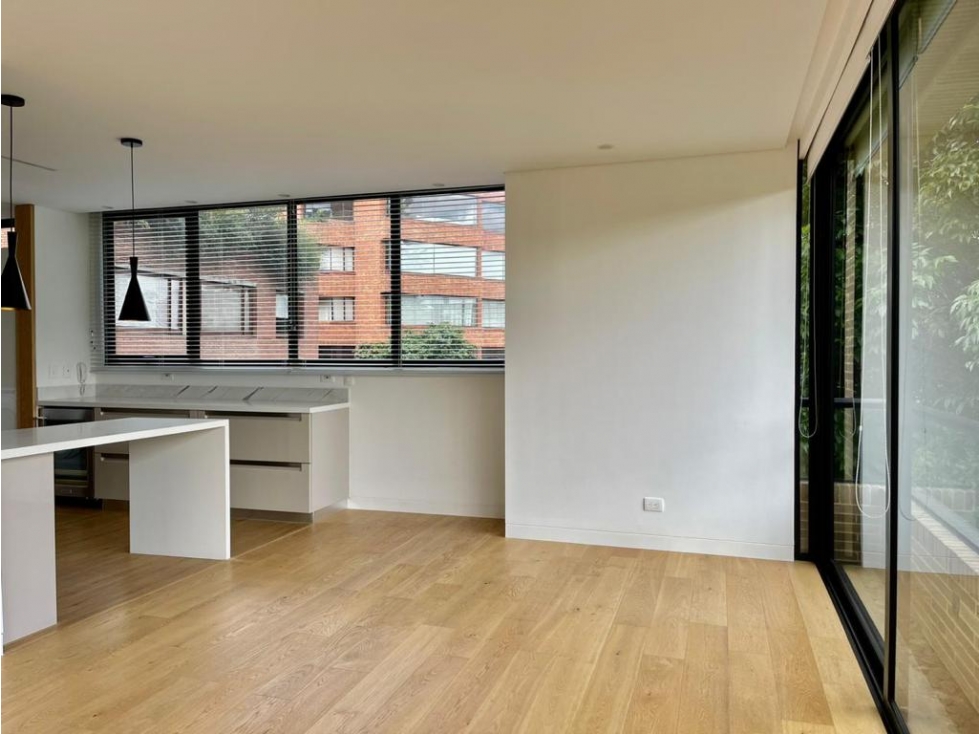 La Cabrera Espectacular Apartamento con Balcón en Piso Alto