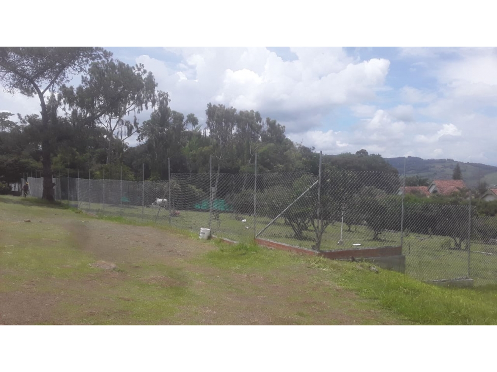 SE VENDE LOTE EN EL LAGO CALIMA