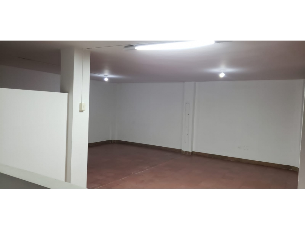 Bodega/ Edificio para Arriendo en Itagui // 360 M2