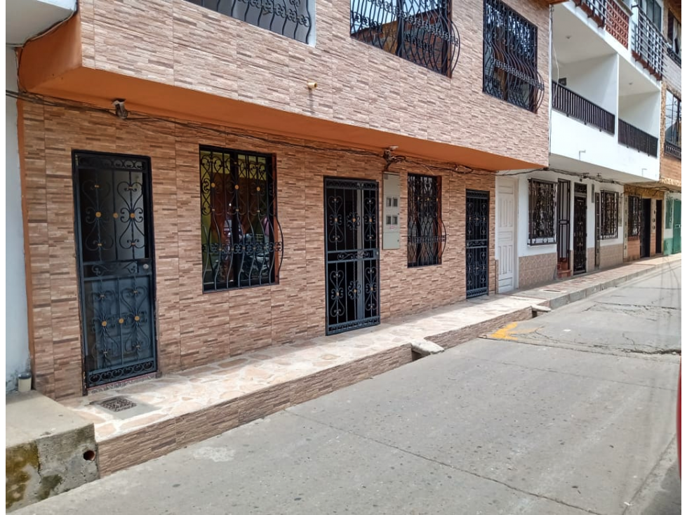 VENTA DE HERMOSO EDIFICIO DE 360M2 CENTRAL EN CISNEROS - ANTIOQUIA