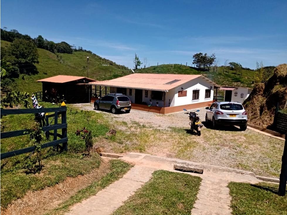 VENTA DE HERMOSA CASA CAMPESTRE DE 1.500 MTS2 EN SAN ROQUE ANTIOQUIA