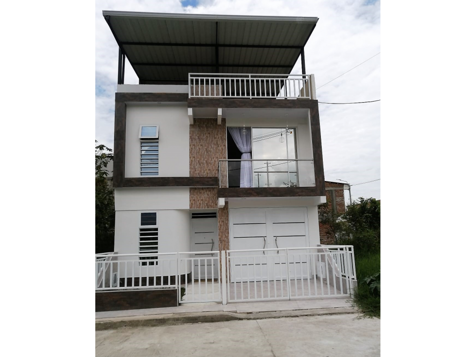 CASA AMPLIA CON TERRAZA VENTA GINEBRA - VALLE