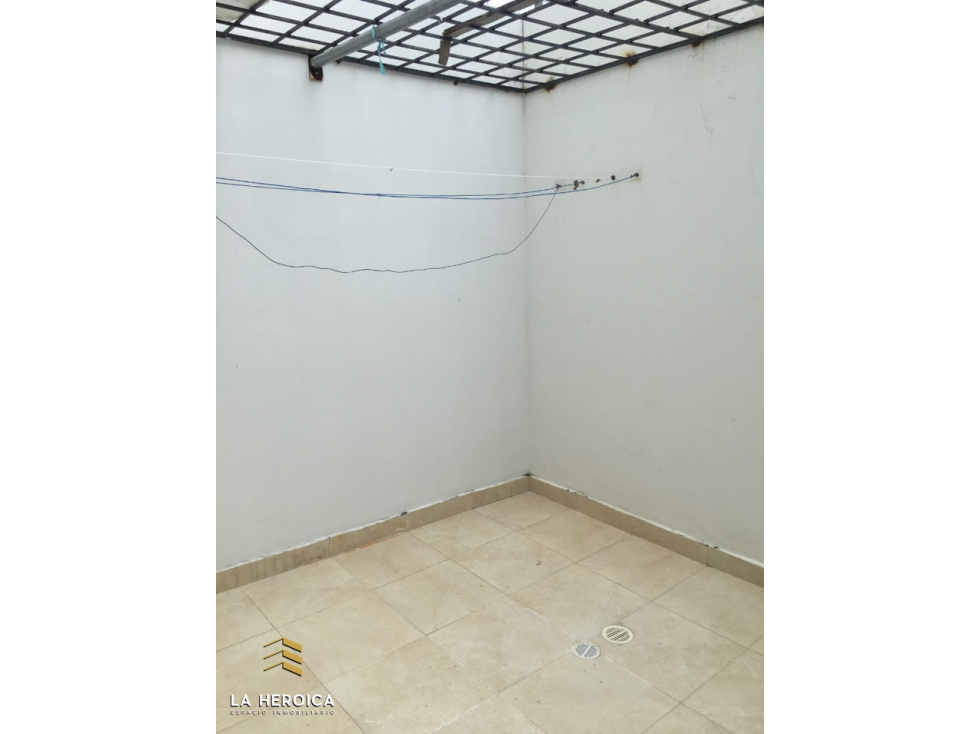 VENDO CASA EN ESCALLONVILLA