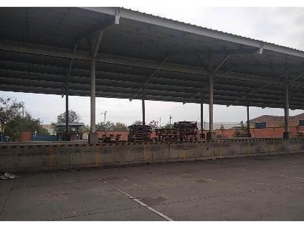 Bodega Super Bien Ubicada con Amplia Zona de Bodegaje