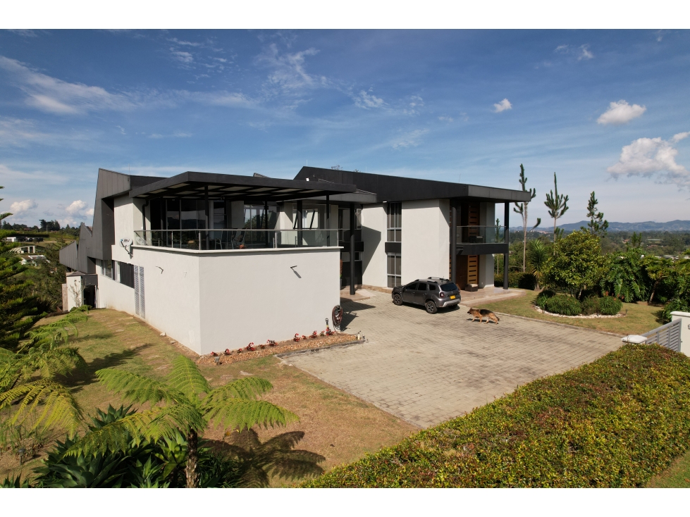 CASA EN LLANOGRANDE MODERNA